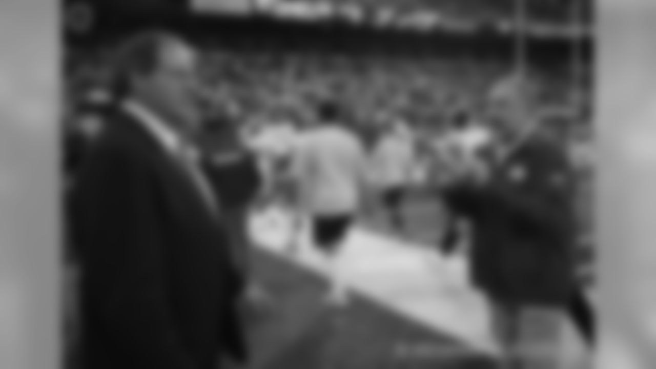 Howard Mudd has over 40 years of NFL experience as a coach and player and he re-joins Indianapolis after serving as the Colts offensive line coach for 12 seasons (1998-2009).
