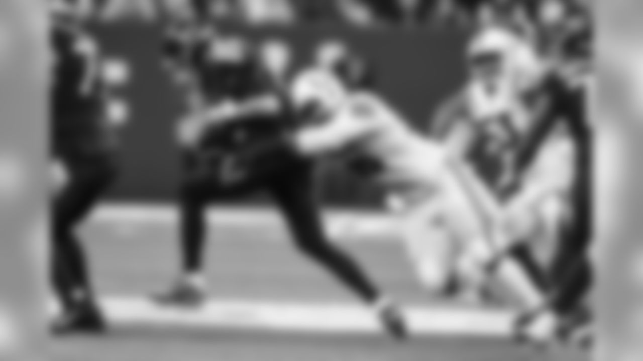 96 tackle Denico Autry