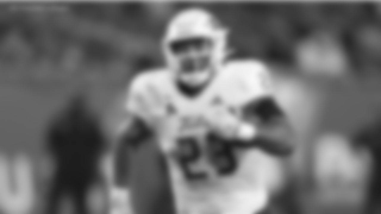 LB Zaven Collins