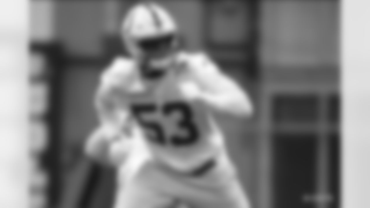 53 LB Darius Leonard