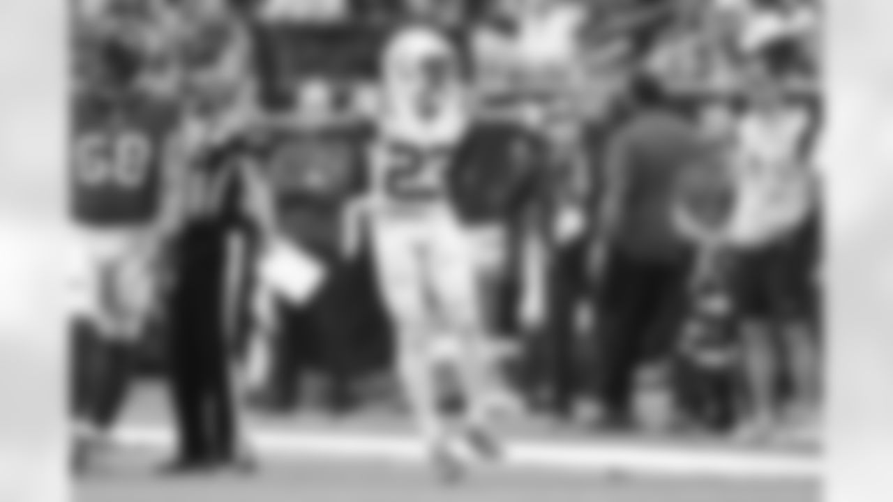 23 CB Kenny Moore II