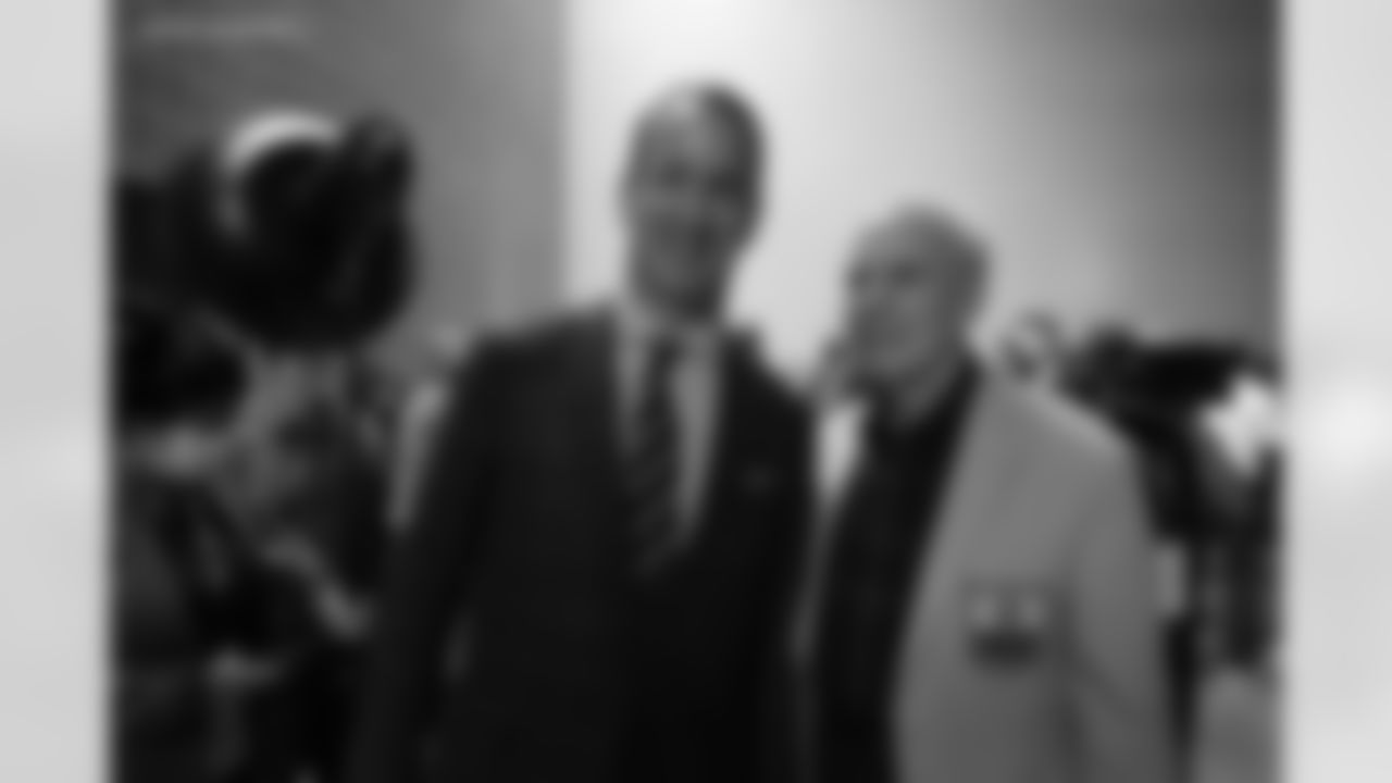 2021 NFL Hall Of Fame inductee Peyton Manning and Hall Of Famer Roger Staubach pose during the Pro Football Hall of Fame Gold Jacket Dinner on Friday August 6, 2021 in Canton, Ohio. (Aaron Doster/NFL)