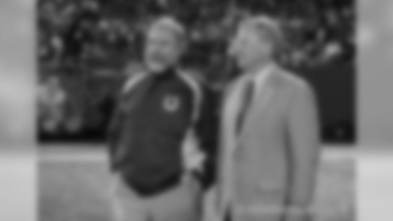 Howard Mudd has over 40 years of NFL experience as a coach and player and he re-joins Indianapolis after serving as the Colts offensive line coach for 12 seasons (1998-2009).