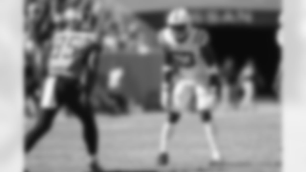 53 LB Darius Leonard
