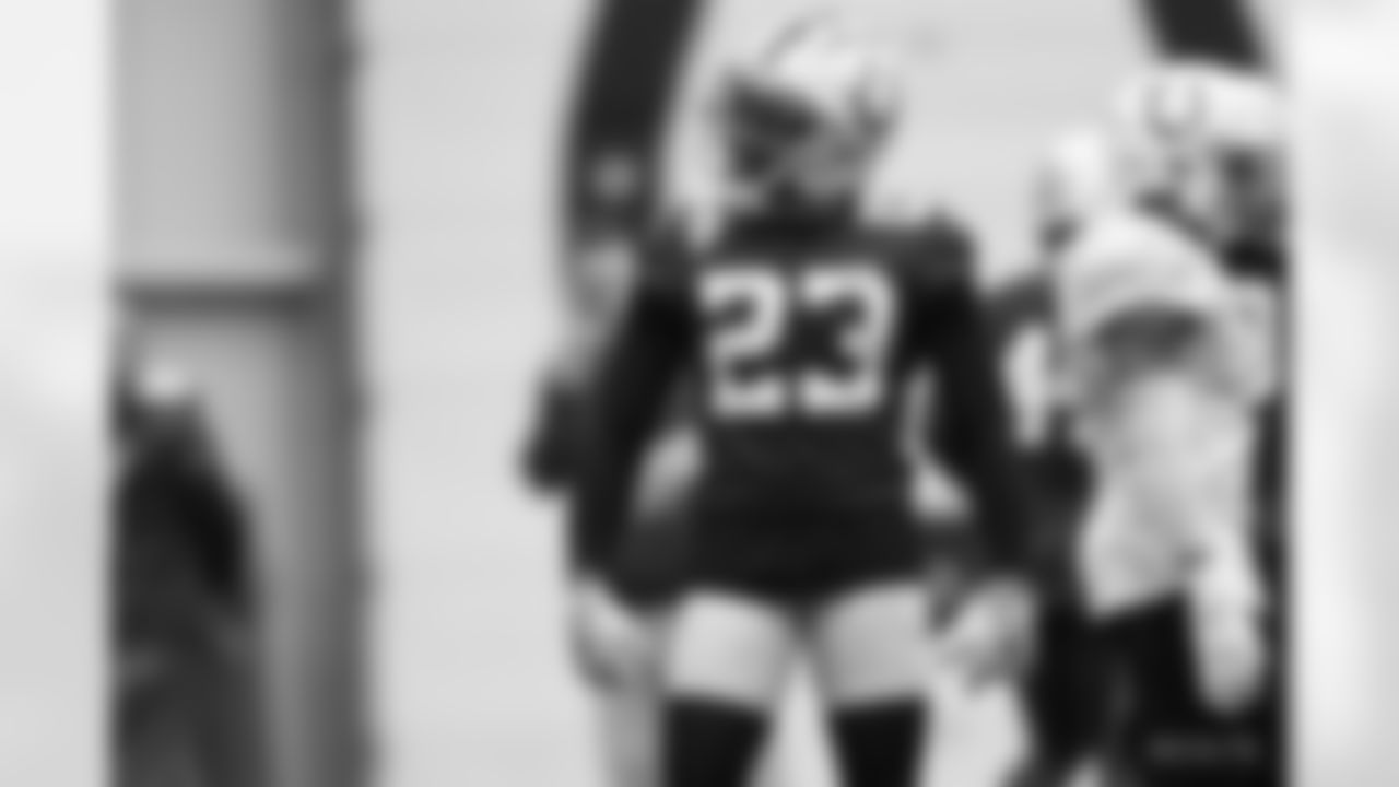 23 CB Kenny Moore II