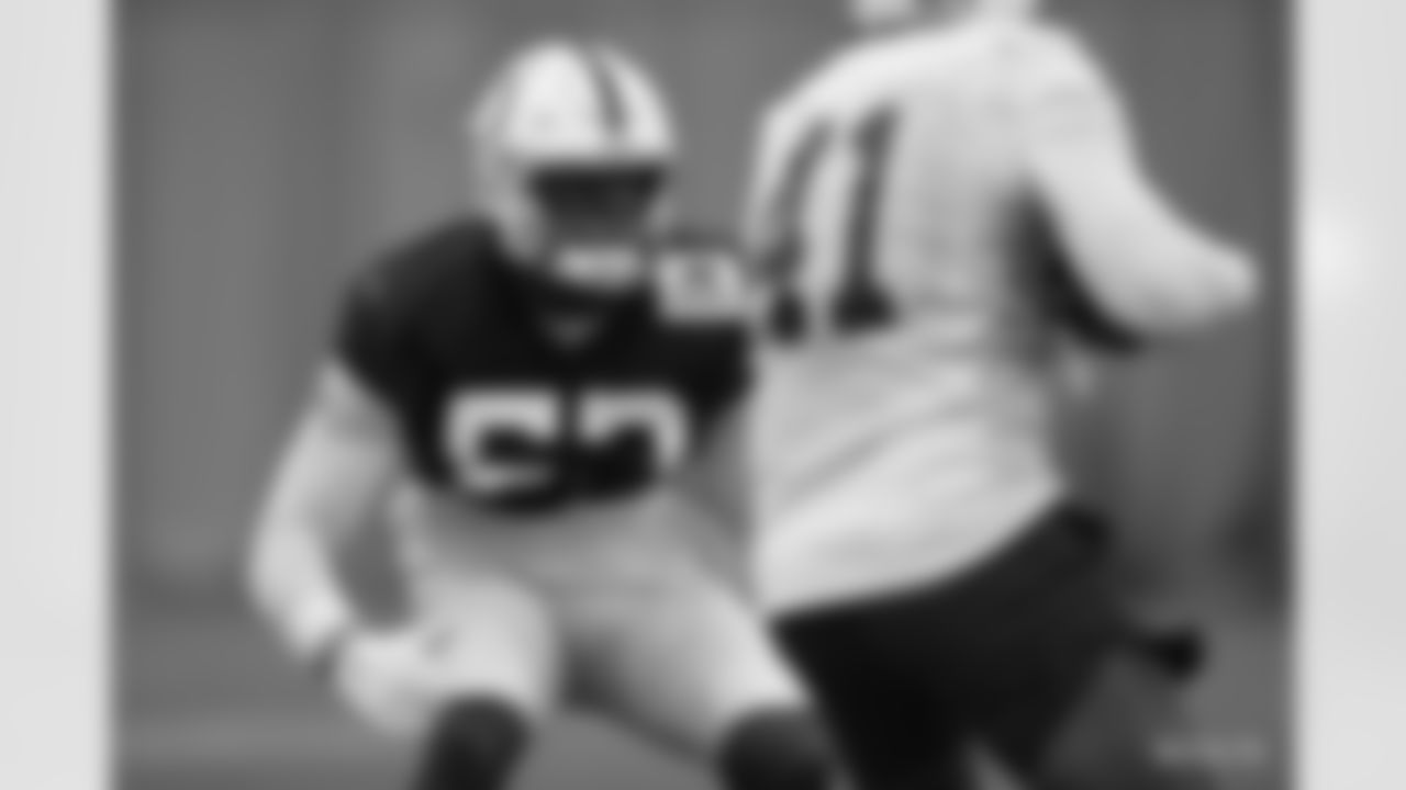 53 LB Darius Leonard