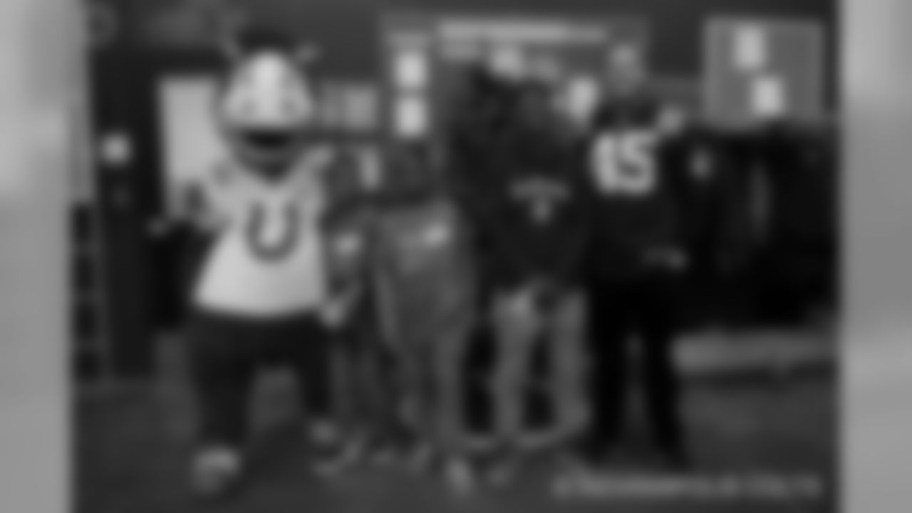 2018_1210_ShopWithAColt0176