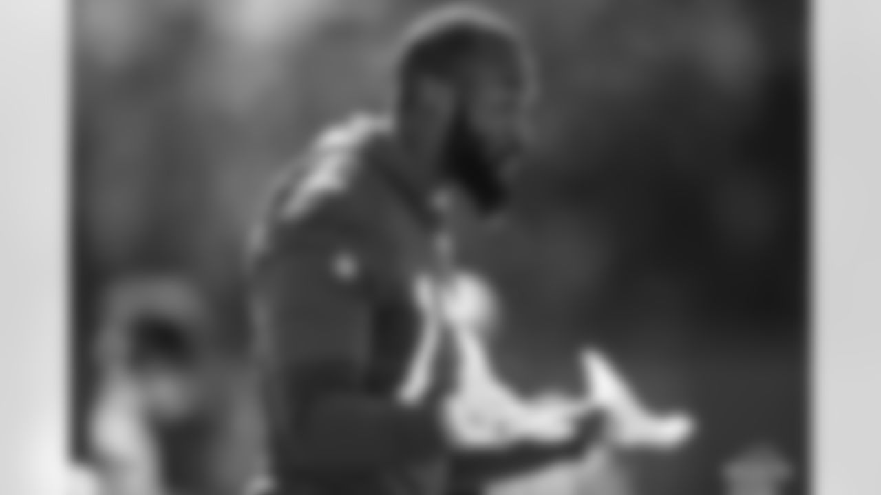 53 LB Darius Leonard
