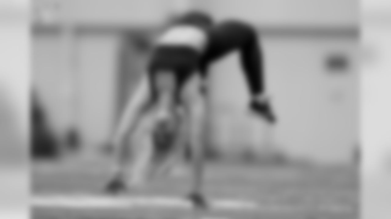 A behind the scenes look at the 2019 cheer finalists during last nights dance practice.