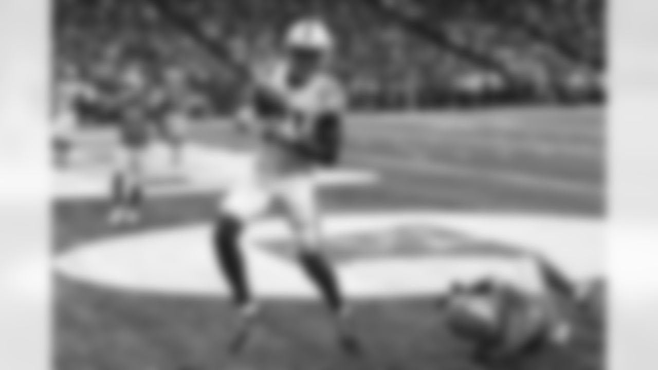 17 WR Mike Strachan