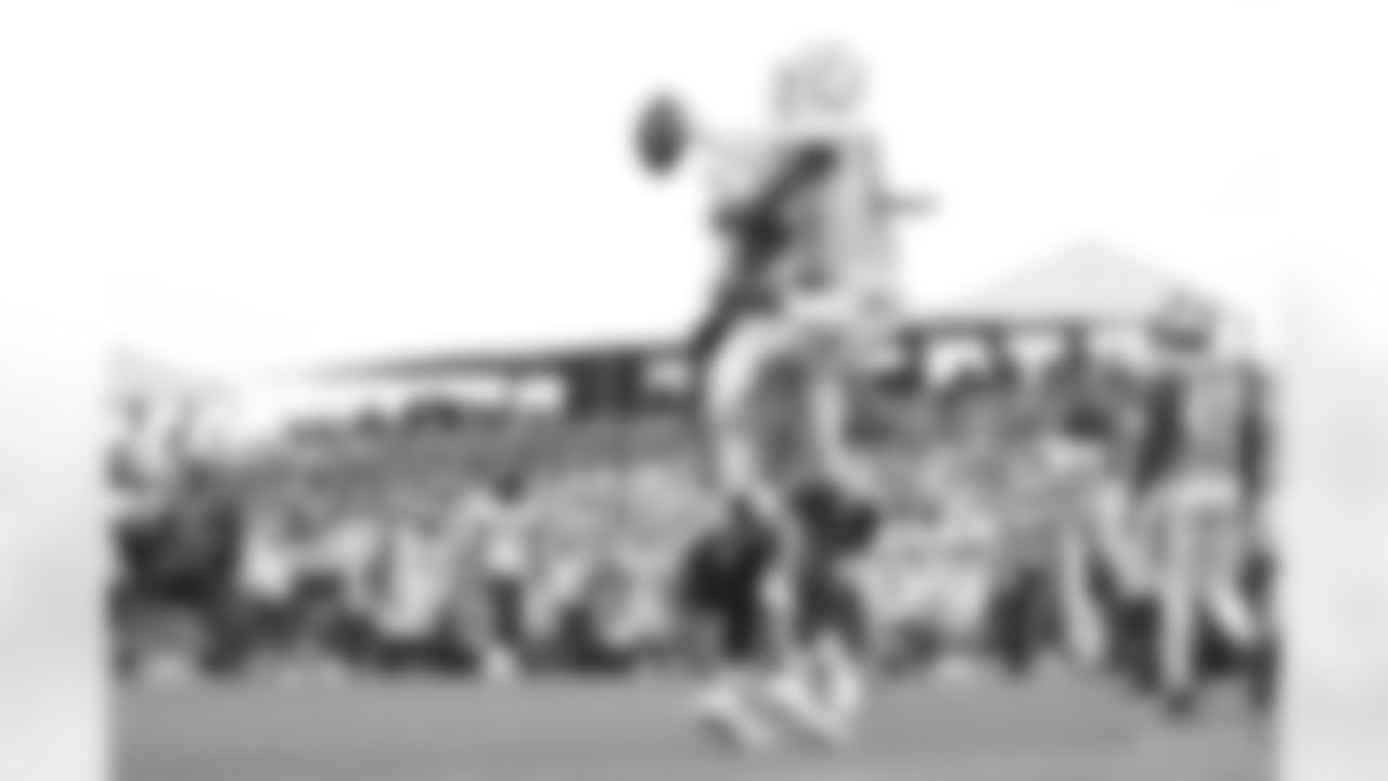 47 TE Jordan Thomas, #17 WR Mike Strachan
