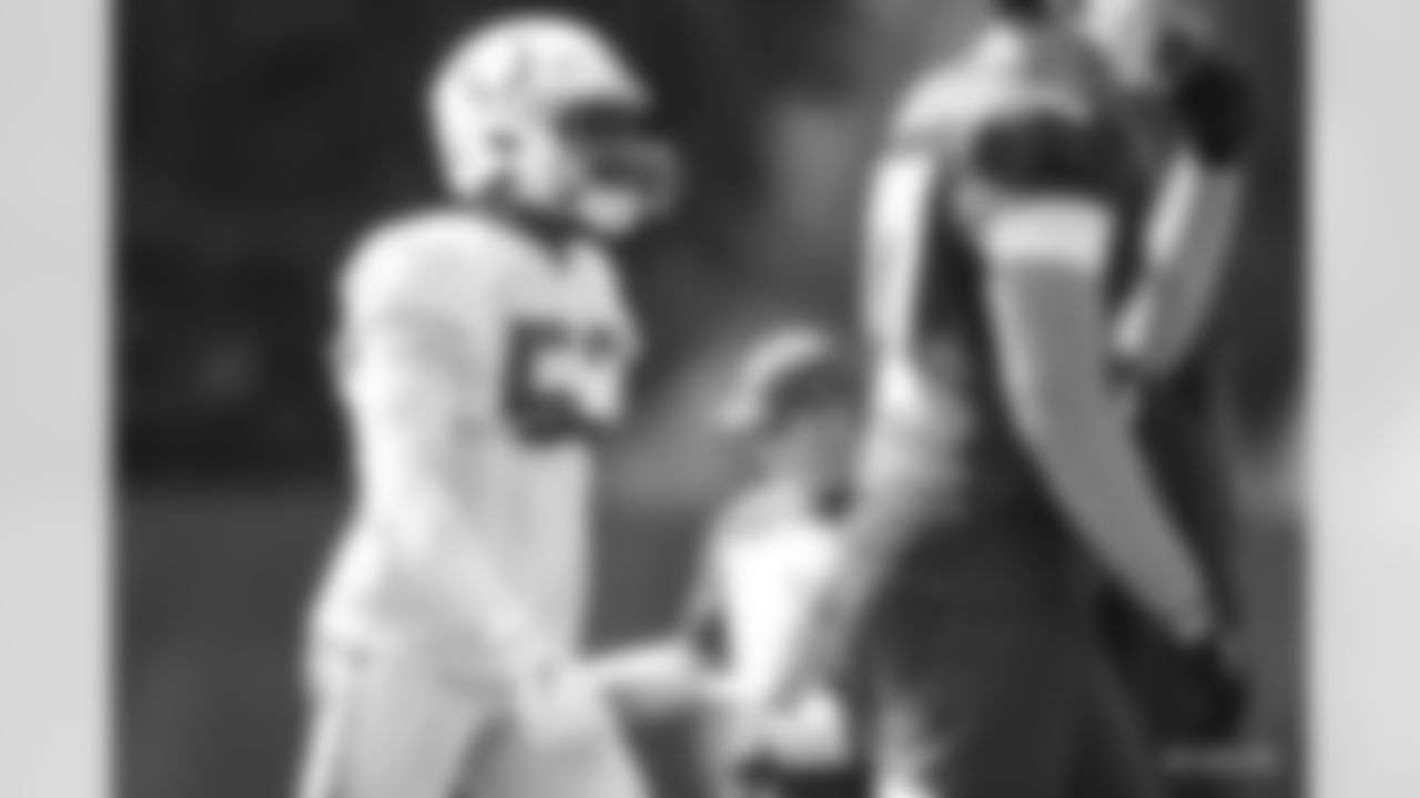 53 LB Darius Leonard