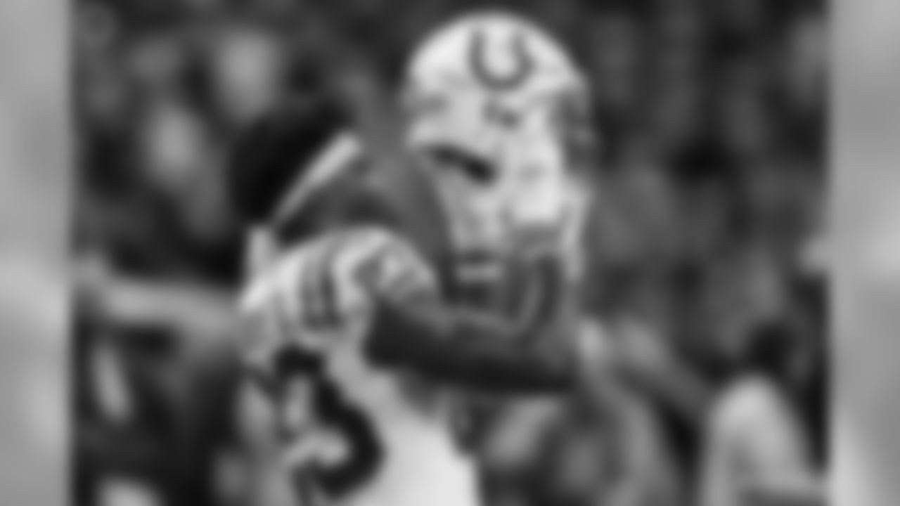 23 cornerback end Kenny Moore II
