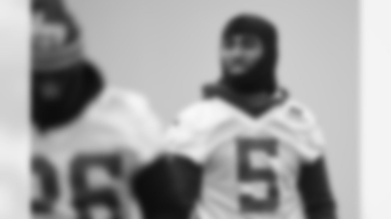 5 CB Stephon Gilmore