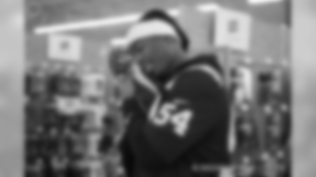 2018_1210_ShopWithAColt0492