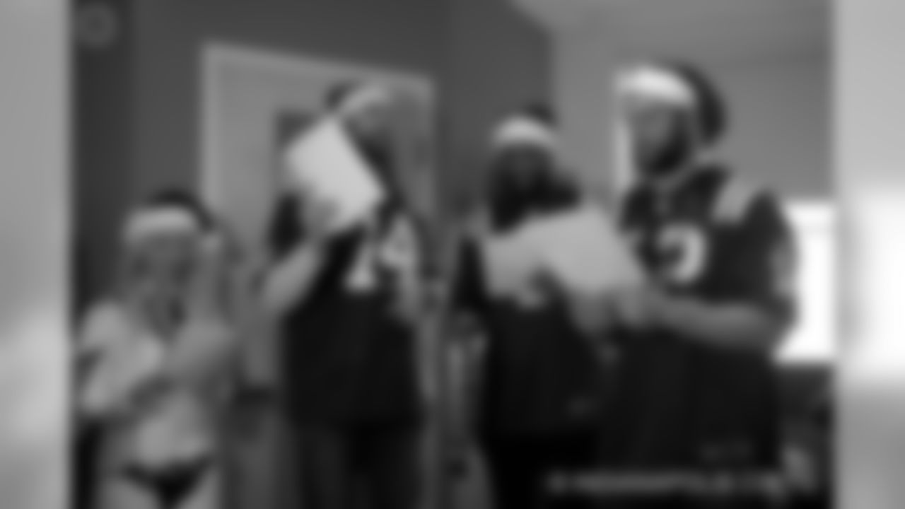 2018_1217_RileyCaroling0222