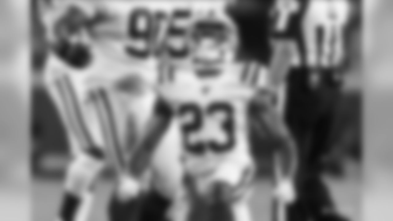 23 cornerback end Kenny Moore II