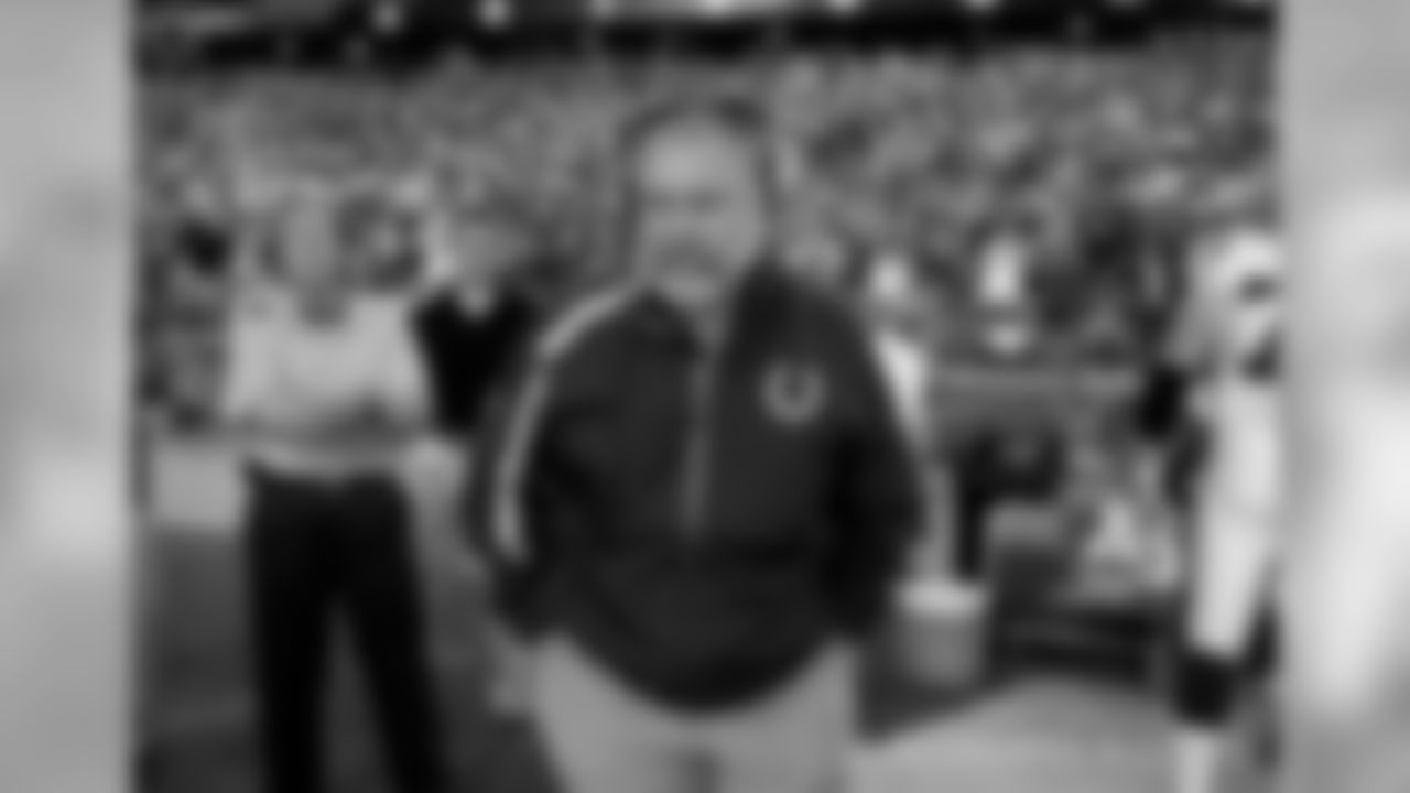 Howard Mudd has over 40 years of NFL experience as a coach and player and he re-joins Indianapolis after serving as the Colts offensive line coach for 12 seasons (1998-2009).