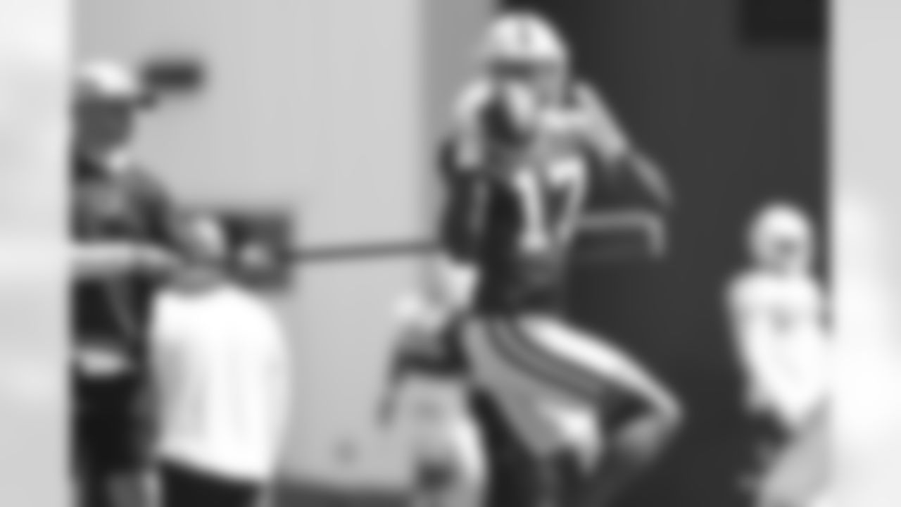 17 WR Mike Strachan