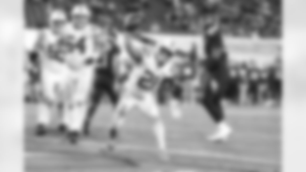 21 RB Nyheim Hines