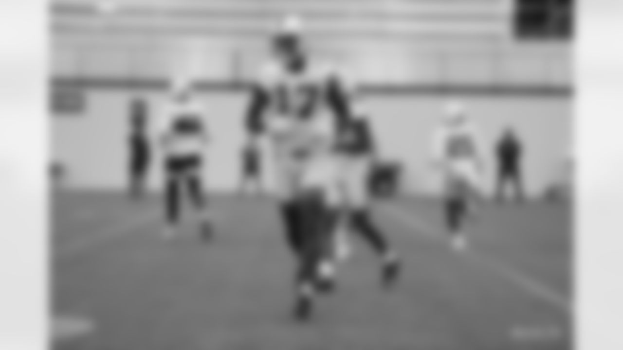 17 WR Mike Strachan