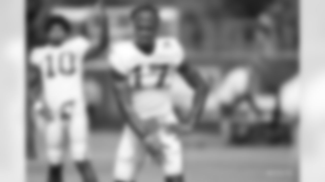 17 WR Mike Strachan