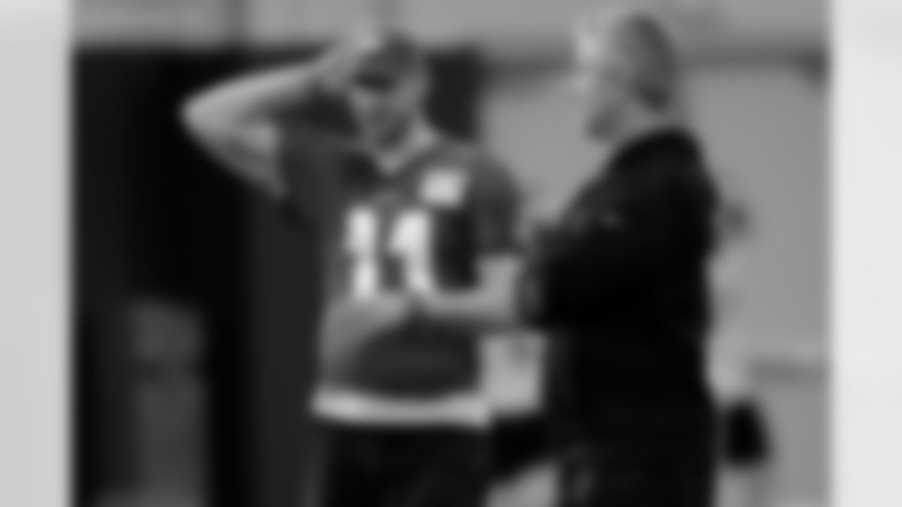 Injures Philadelphia Eagles quarterback Carson Wentz (11) talks with offensive coordinator Frank Reich, right, during a practice for the NFL Super Bowl 52 football game Thursday, Feb. 1, 2018, in Minneapolis. Philadelphia is scheduled to face the New England Patriots Sunday. (AP Photo/Eric Gay)