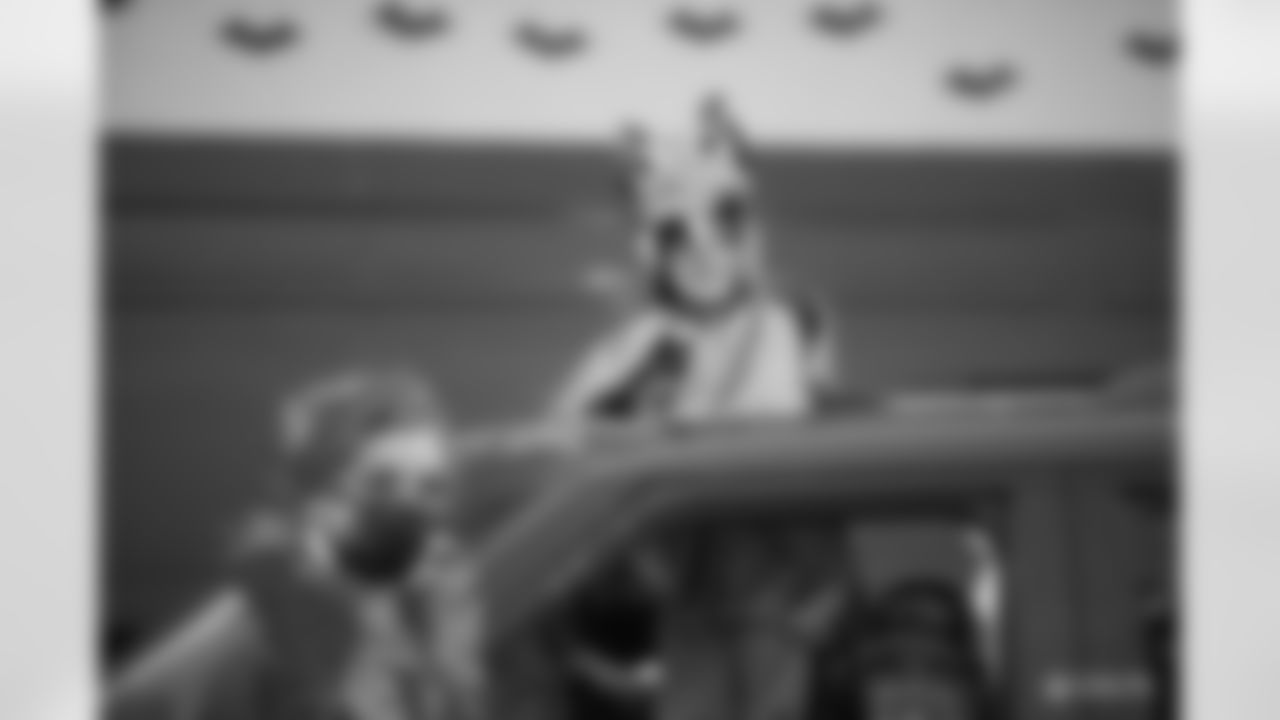 2020_1028_HalloweenDriveThru0634