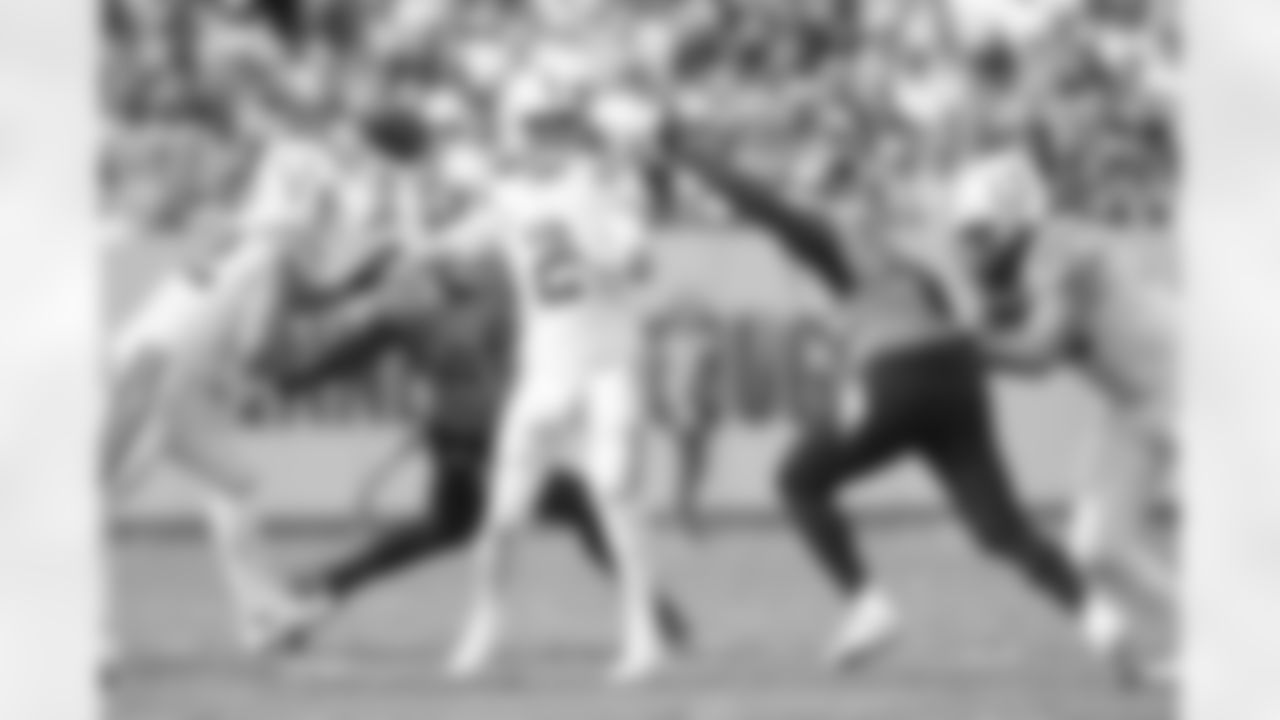 2 QB Matt Ryan, #72 T/G Braden Smith, #73 OT Dennis Kelly
