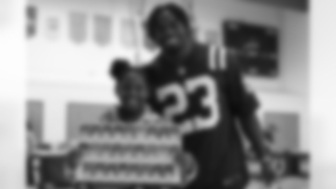 23 CB Kenny Moore II