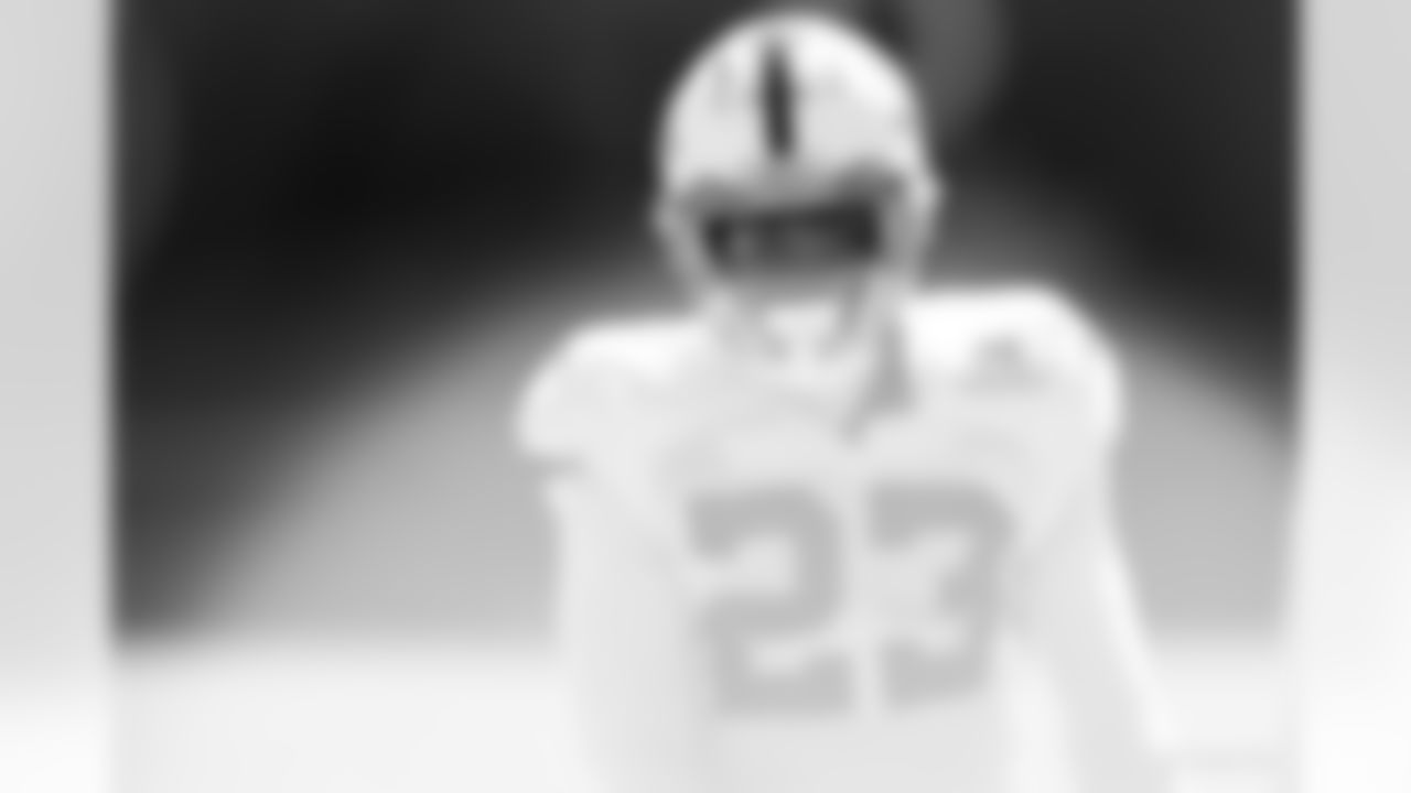 23 CB Kenny Moore II