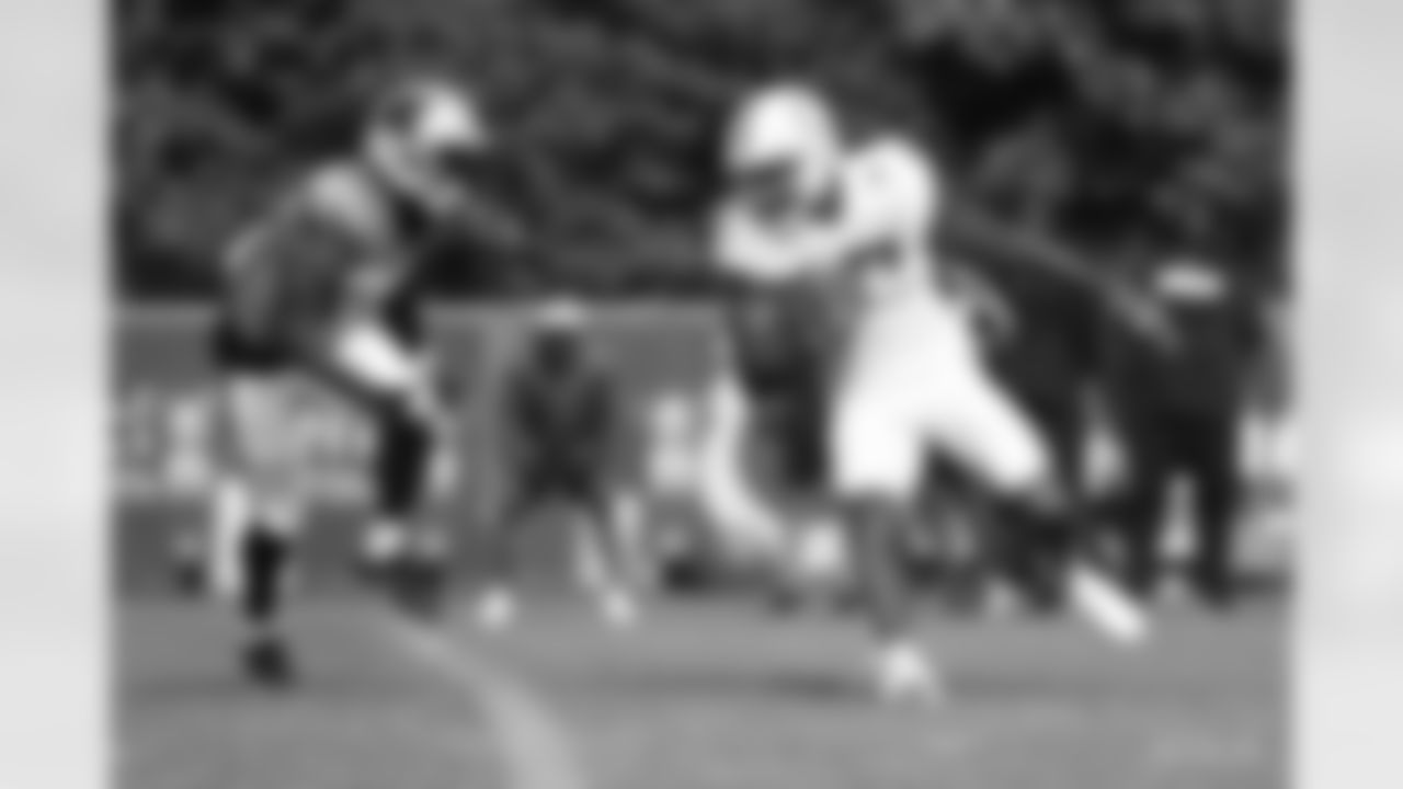 17 WR Mike Strachan