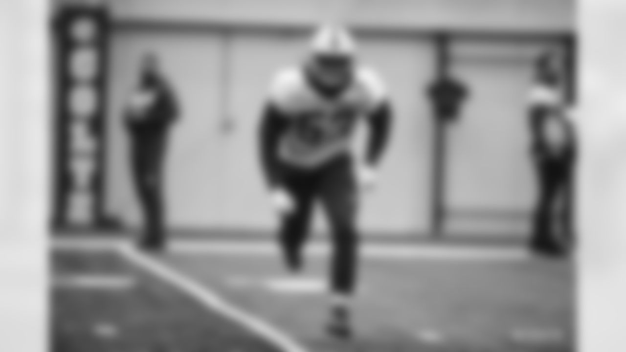 53 LB Darius Leonard