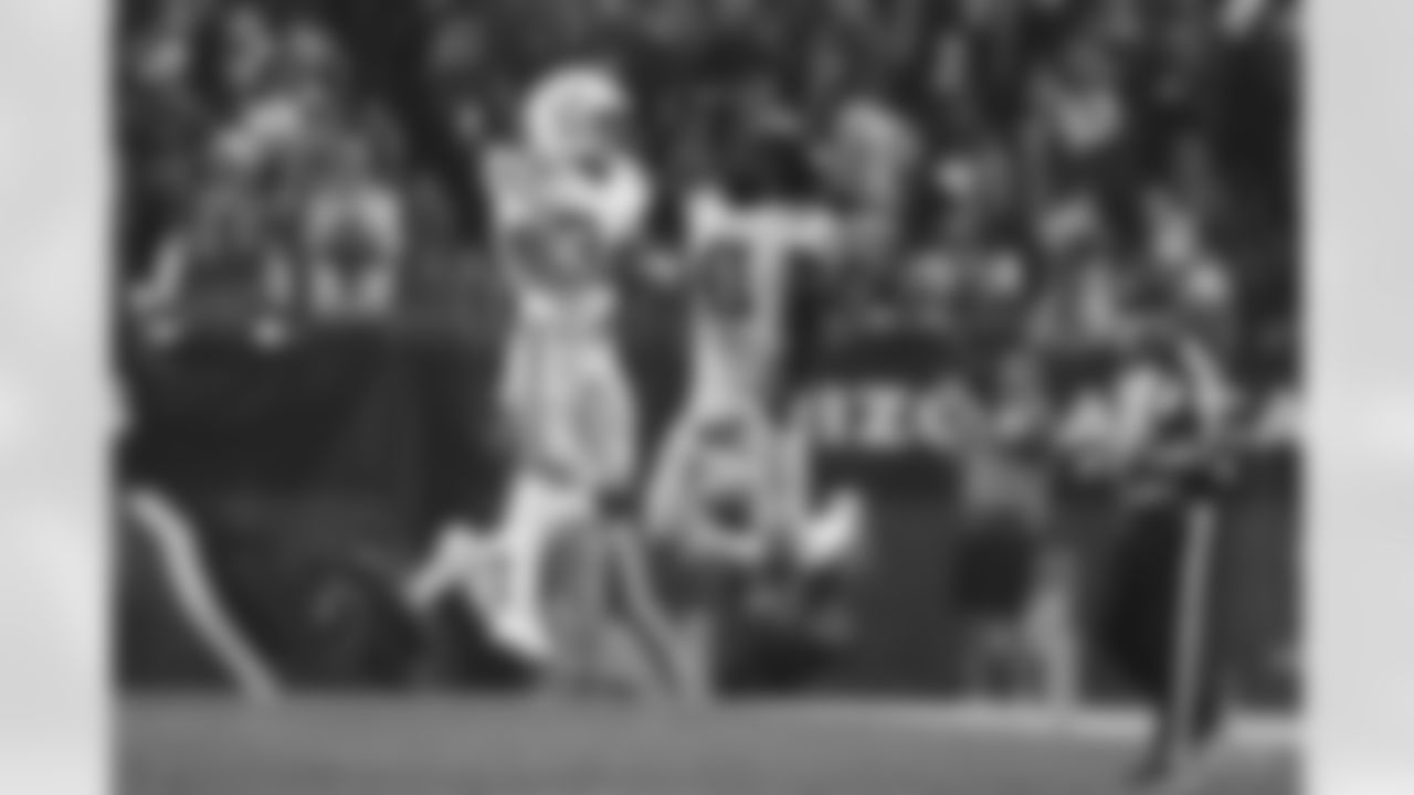 34 CB Isaiah Rodgers, #41 S Jaleel Addae