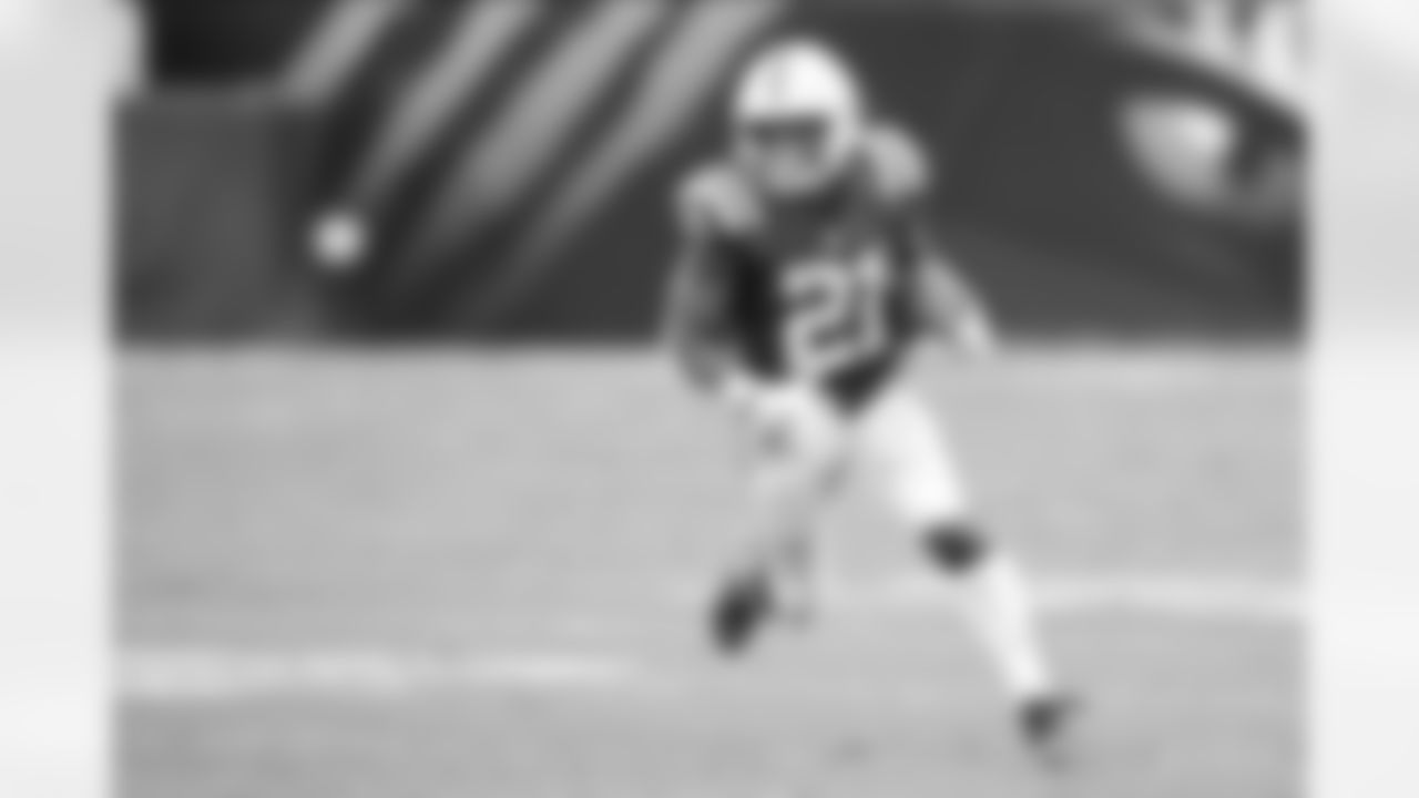 21 RB Nyheim Hines