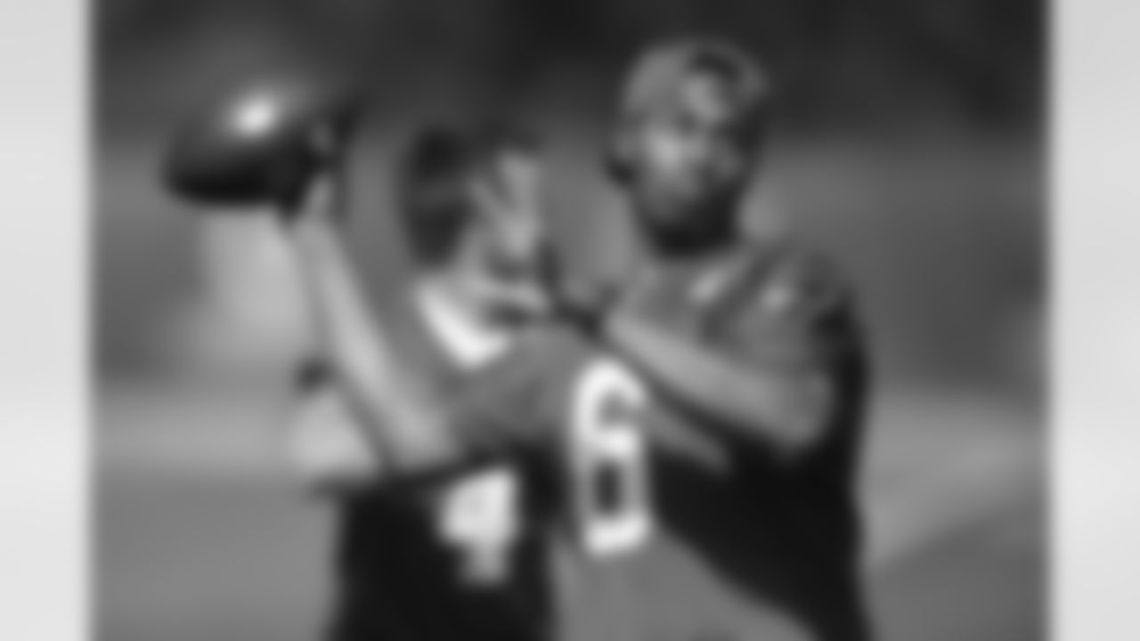 QB Jalen Morton, 6-3, 237