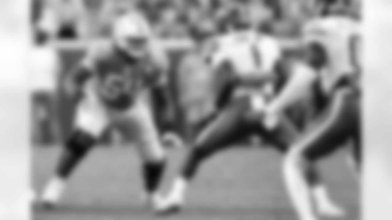 Tennessee offensive lineman Gerald Mincey (54) blocks during the second half of an NCAA college football game against Florida Saturday, Sept. 24, 2022, in Knoxville, Tenn. Tennessee won 38-33. (AP Photo/Wade Payne)