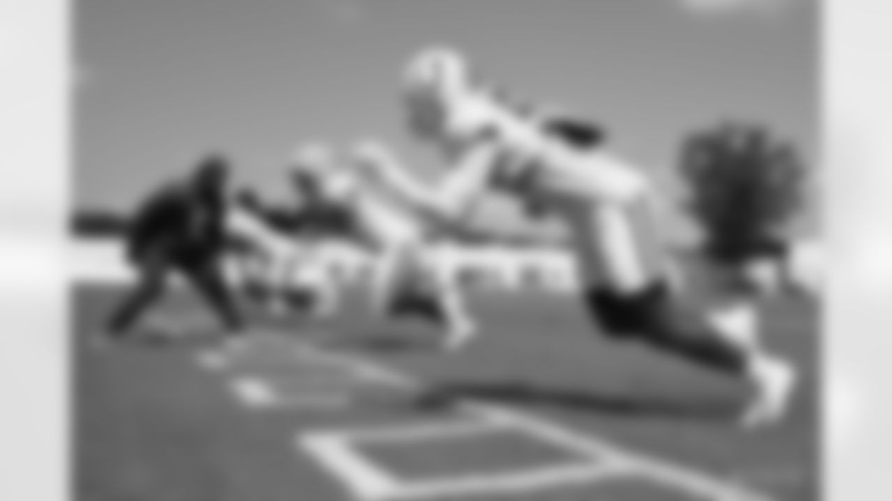 52 DE Ben Banogu, #93 DT Eric Johnson