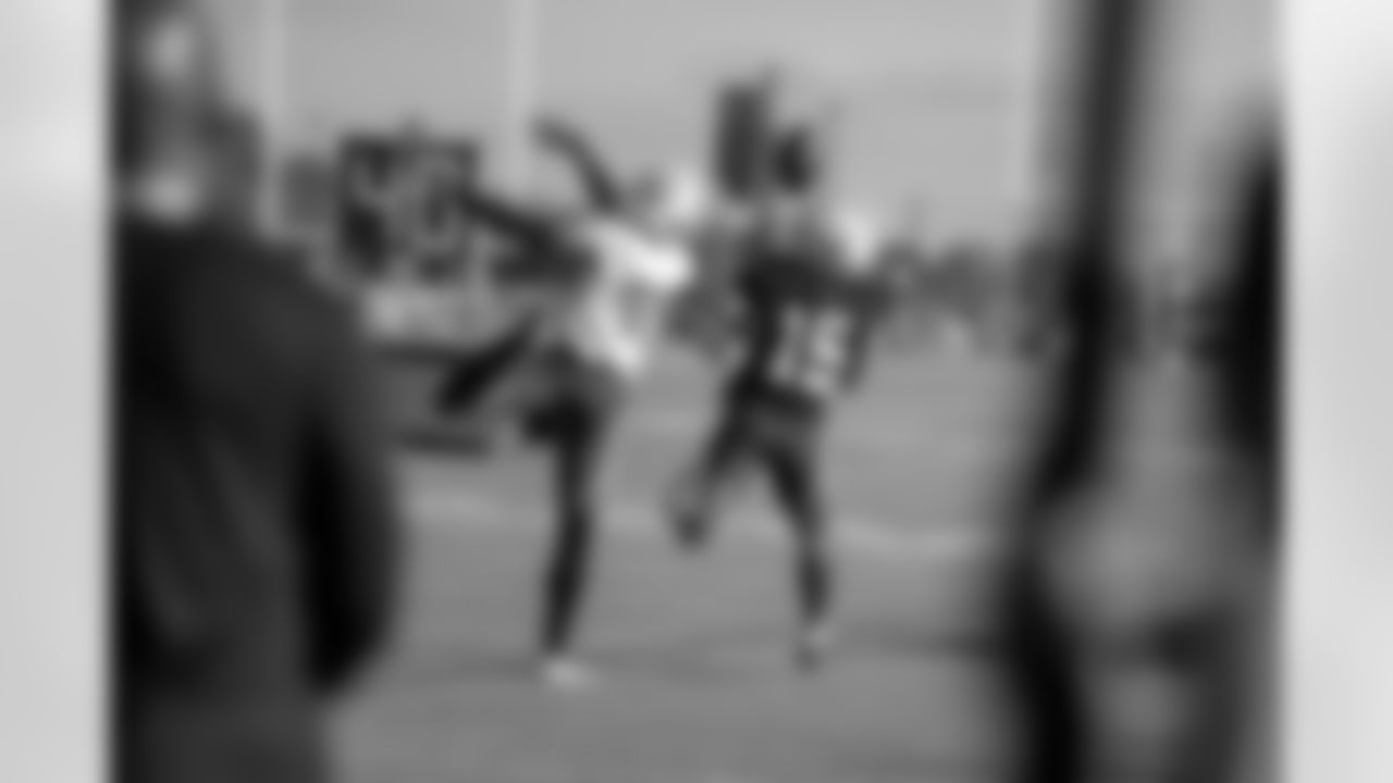 40 CB Jaylon Jones , 15 WR Vyncint Smith
2023 Colts Training Camp - Grand Park