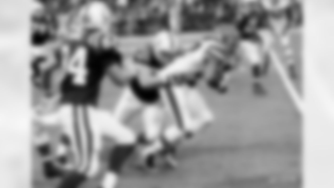 2011_0918_CLE014_bowen
