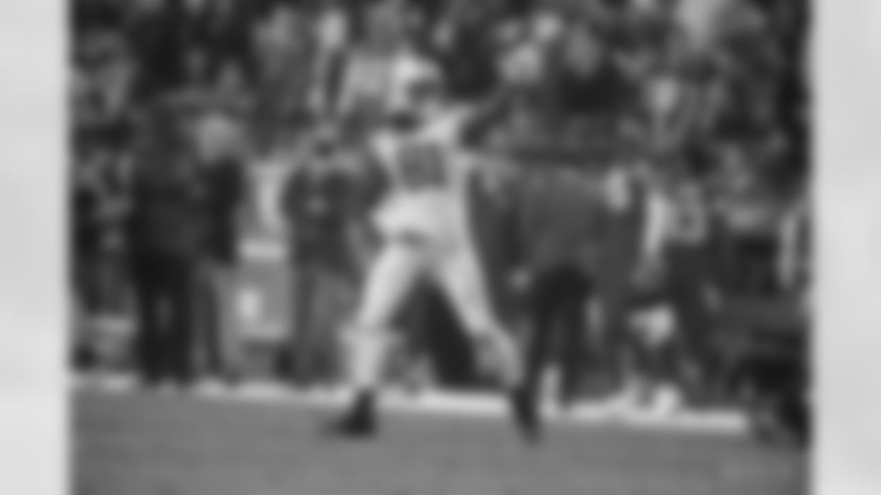 81 TE Mo Alie-Cox