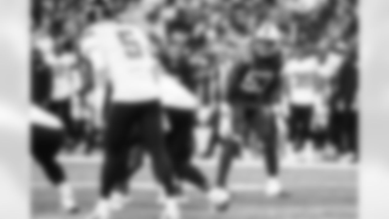 53 LB Darius Leonard