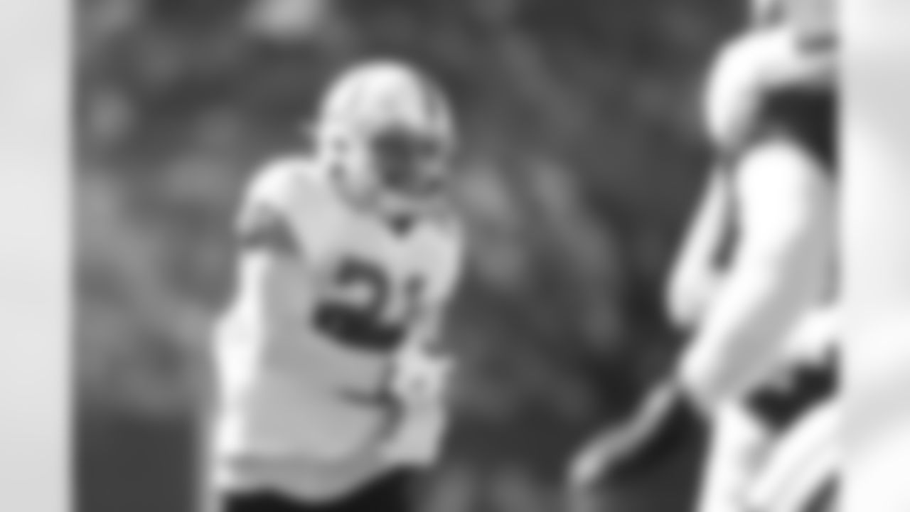 21 RB Nyheim Hines