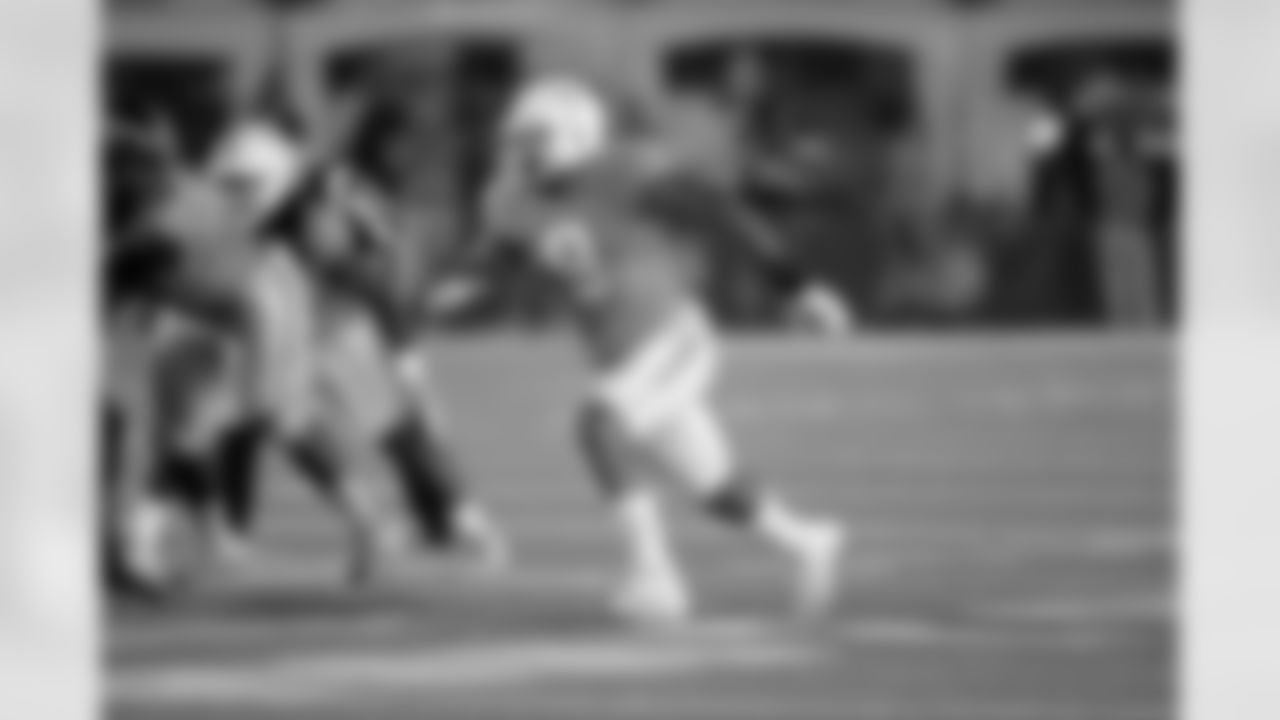 9 Derek Barnett DE 6-3 265 JR (Tennessee)