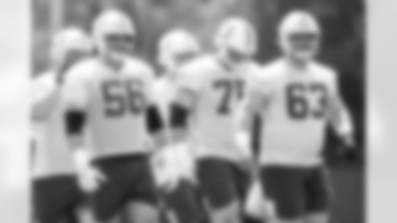 56 C/G Quenton Nelson , 75 G Will Fries , 63 G Danny Pinter
Players train during Phase III of offseason workouts.