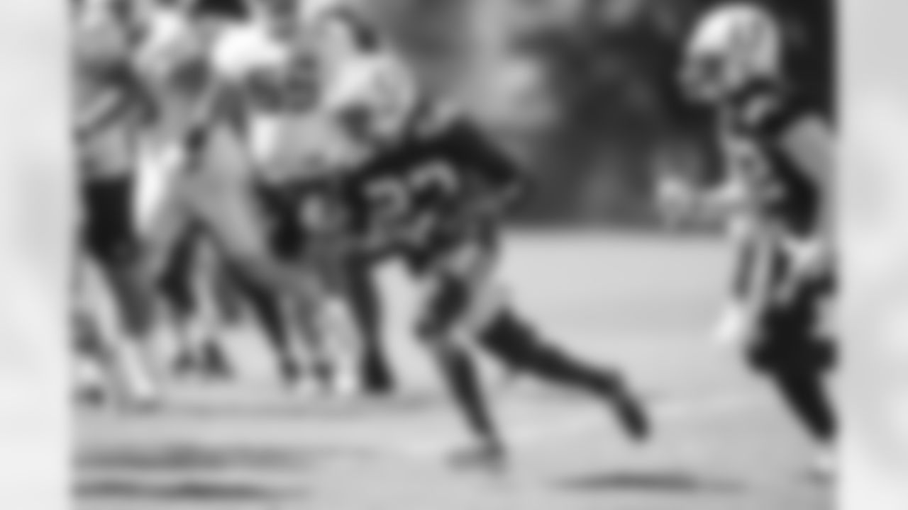 23 CB Kenny Moore II