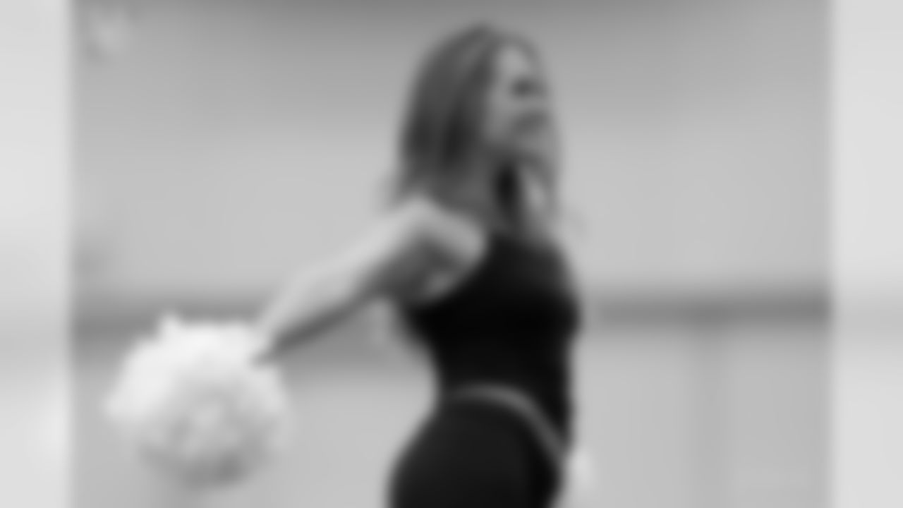 A behind the scenes look at the 2019 cheer finalists during last nights dance practice.