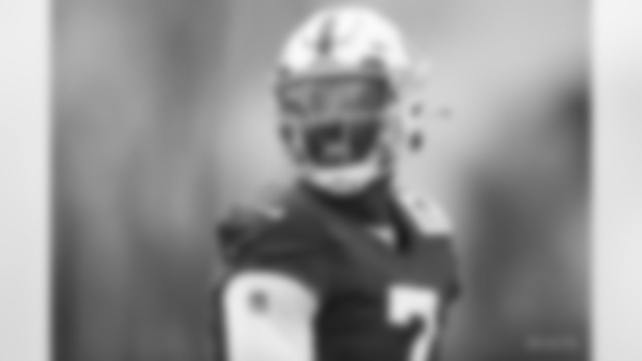 17 WR Mike Strachan