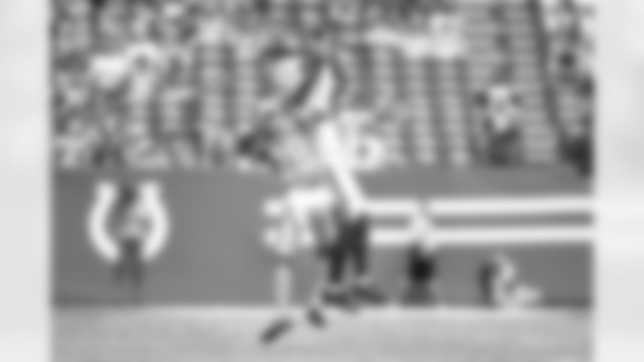 17 WR Mike Strachan