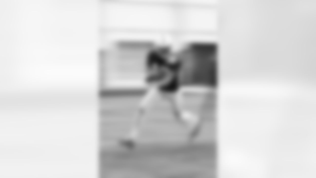 17 WR Mike Strachan,